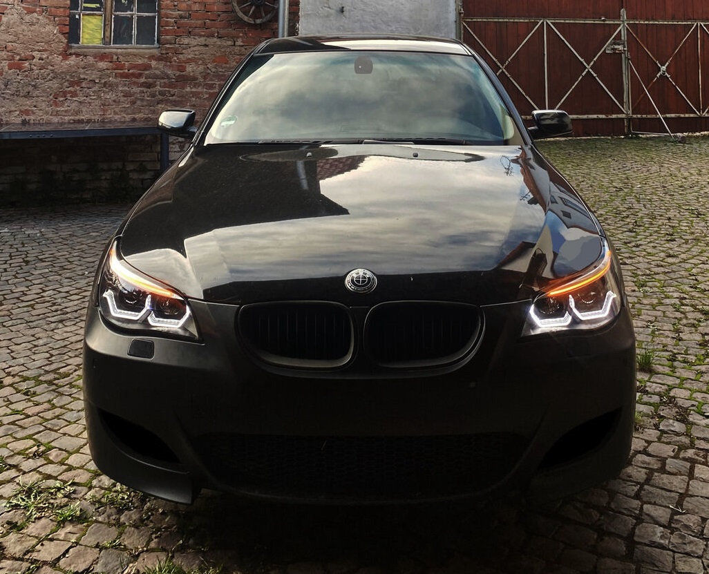 Scheinwerfer für BMW E60 E61 03-07 schwarz Led Blinker 3D Angel Eyes RL