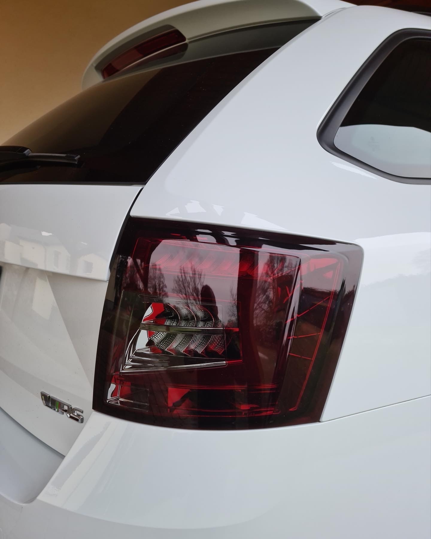 LED Rückleuchten für Skoda Octavia 3 III 5E Kombi 12-17 dunkelrot LAUFBLINKER für orig. Halogen