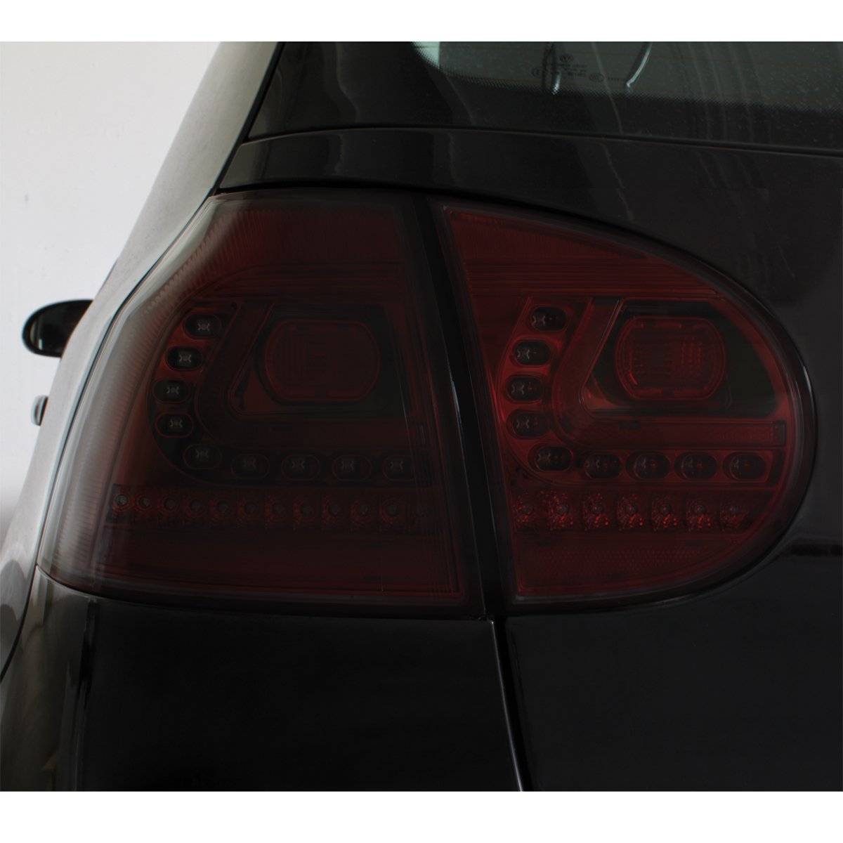 LED Rückleuchten für VW Golf 5 03-09 rot DYNAMISCHER LED BLINKER