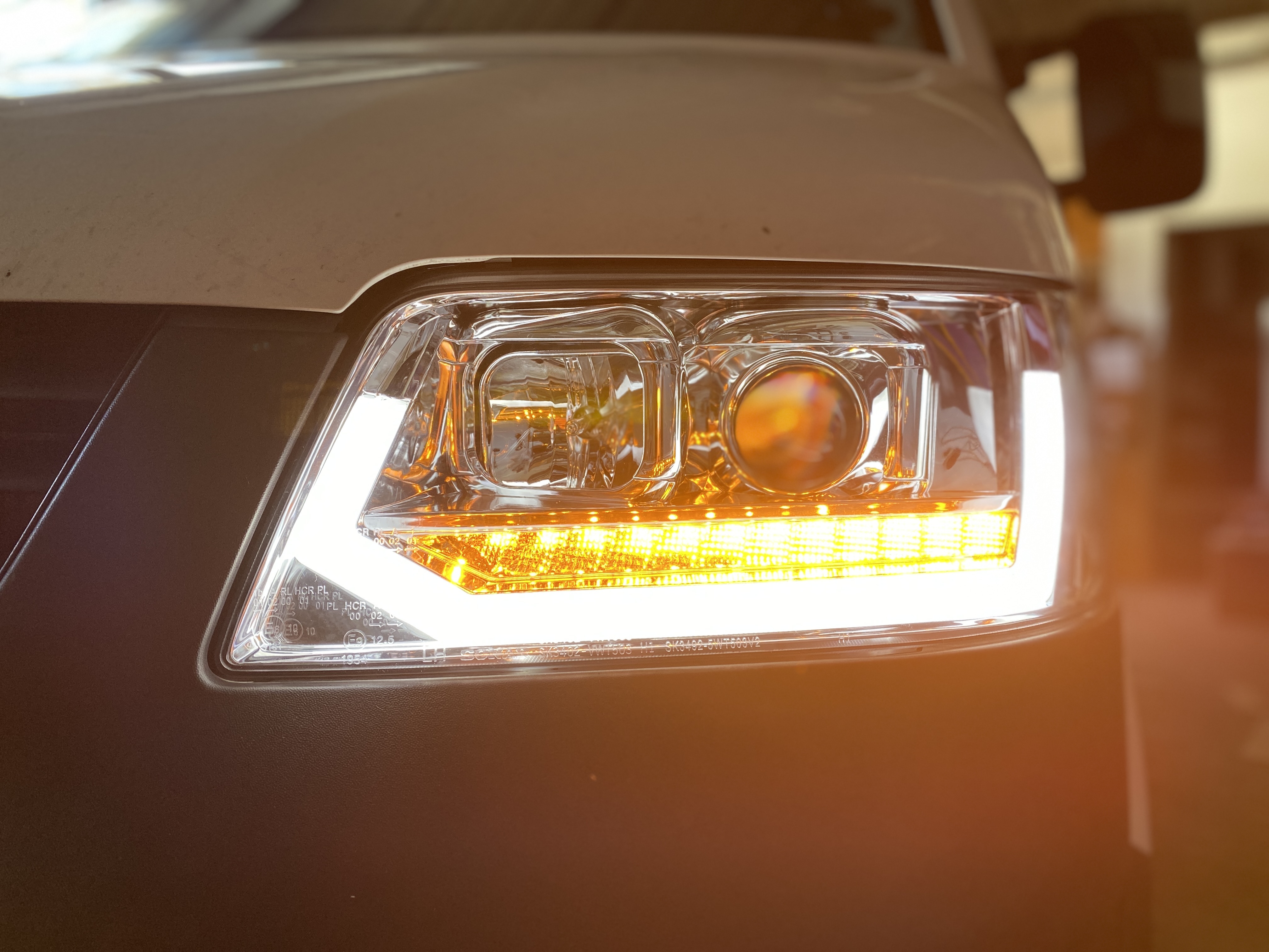Tagfahrlicht Scheinwerfer chrom dynamischer LED Blinker für VW T5 03-09 Laufblinker