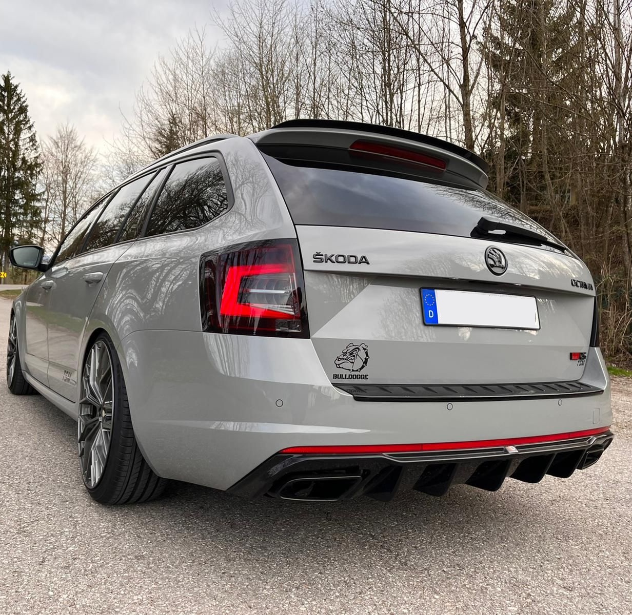 LED Rückleuchten für Skoda Octavia 3 III 5E Kombi 12-17 dunkelrot LAUFBLINKER für orig. Halogen