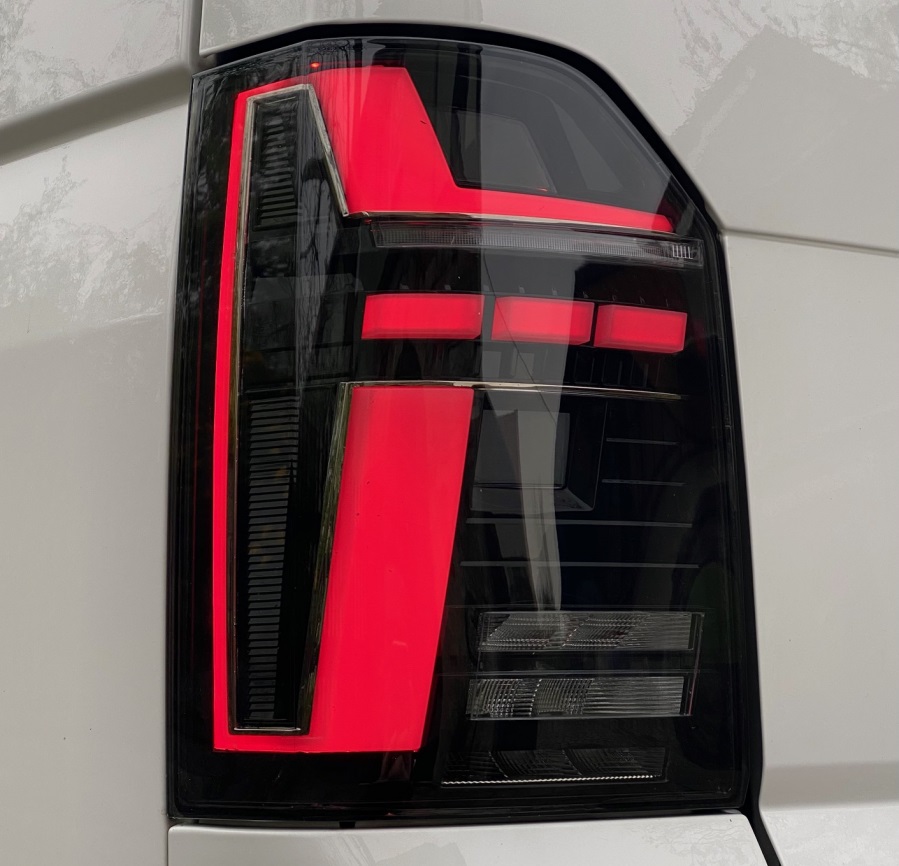 Voll LED Rückleuchten für VW T6 2015-2019 schwarz T6.1-Look Laufblinker