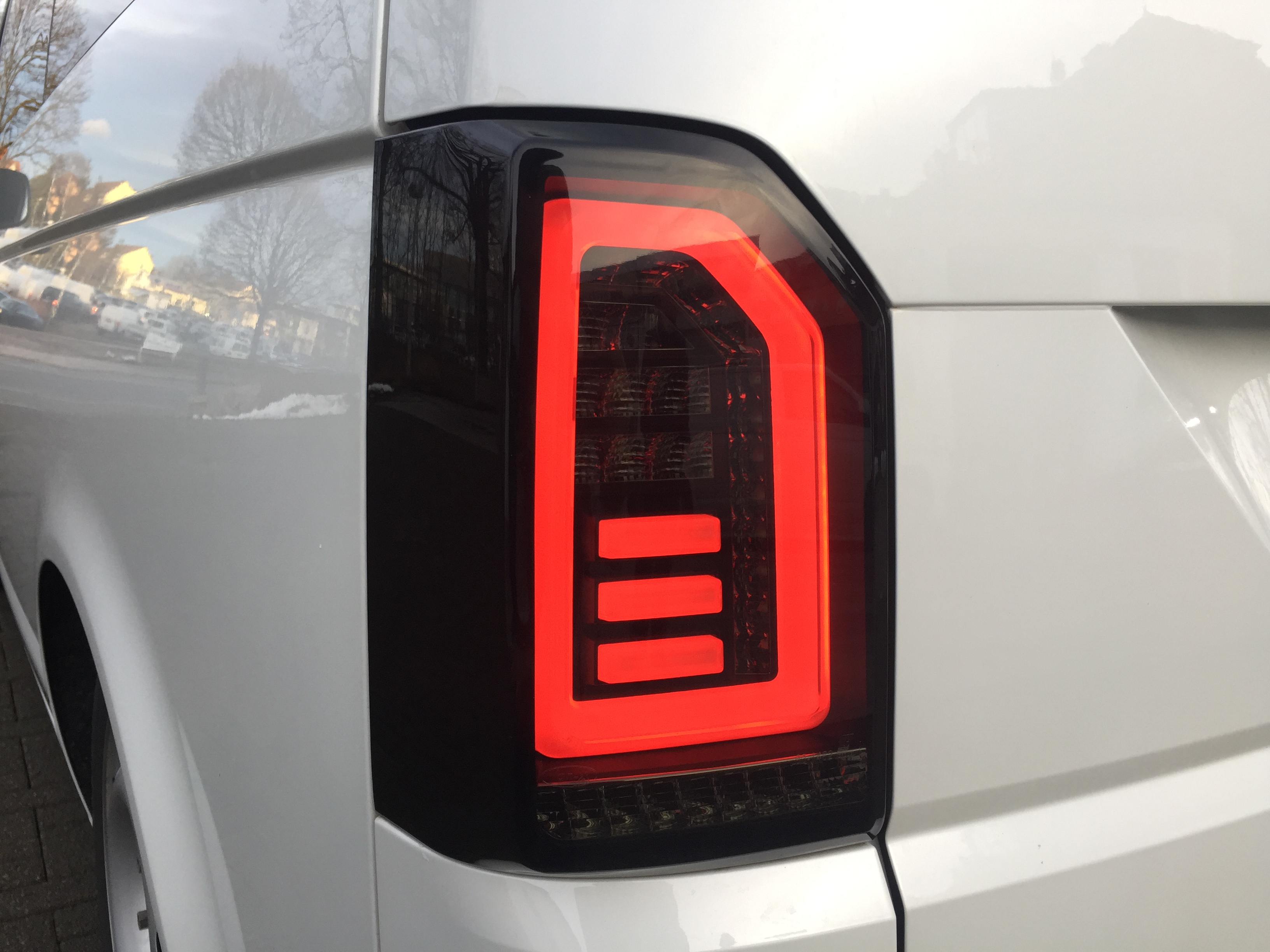 Voll LED Rückleuchten für VW T6.1 ab 2019 schwarz grau Heckklappe