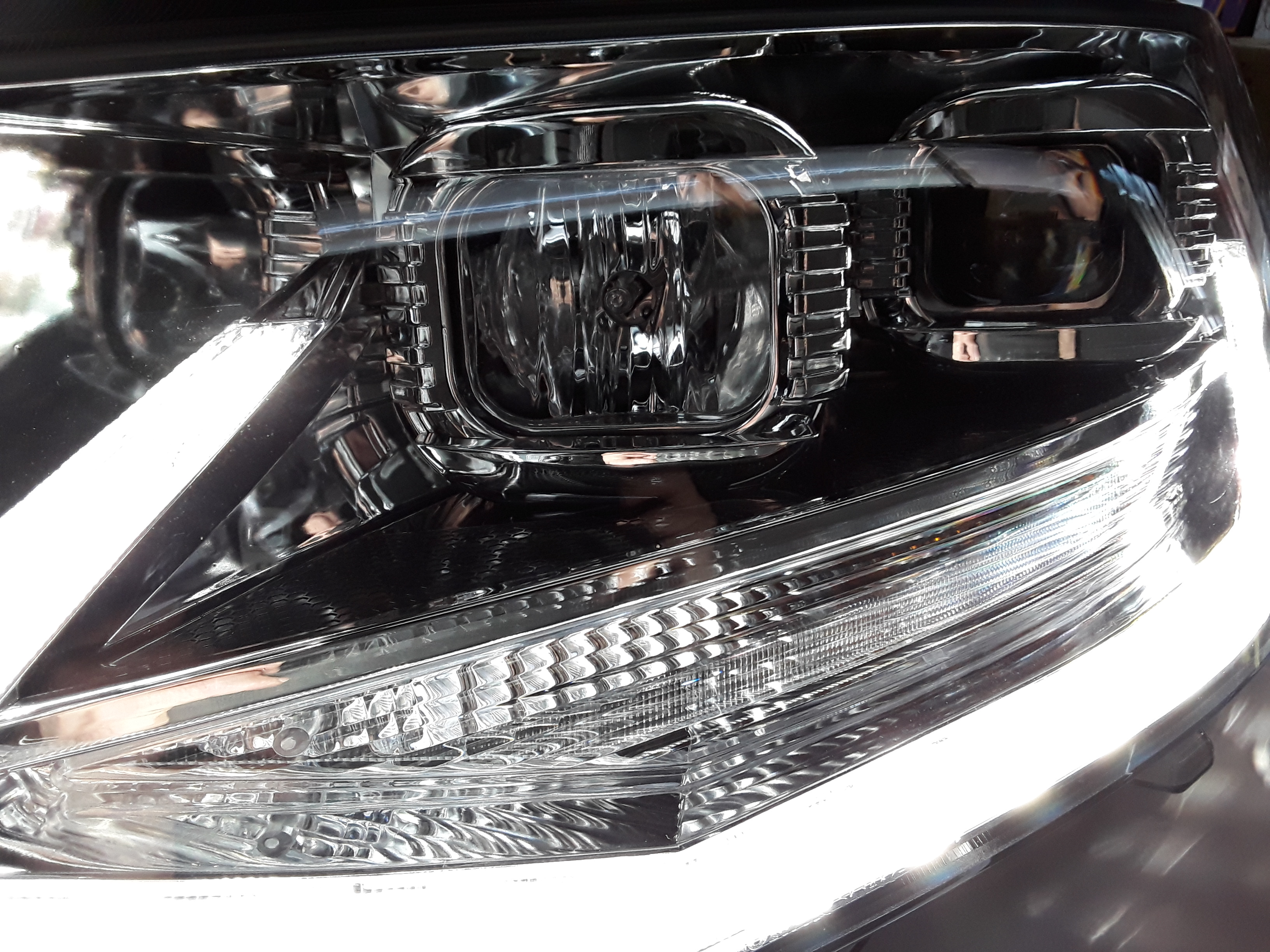 Scheinwerfer für VW T6 LED Tagfahrlicht Halogen-Blinker chrom