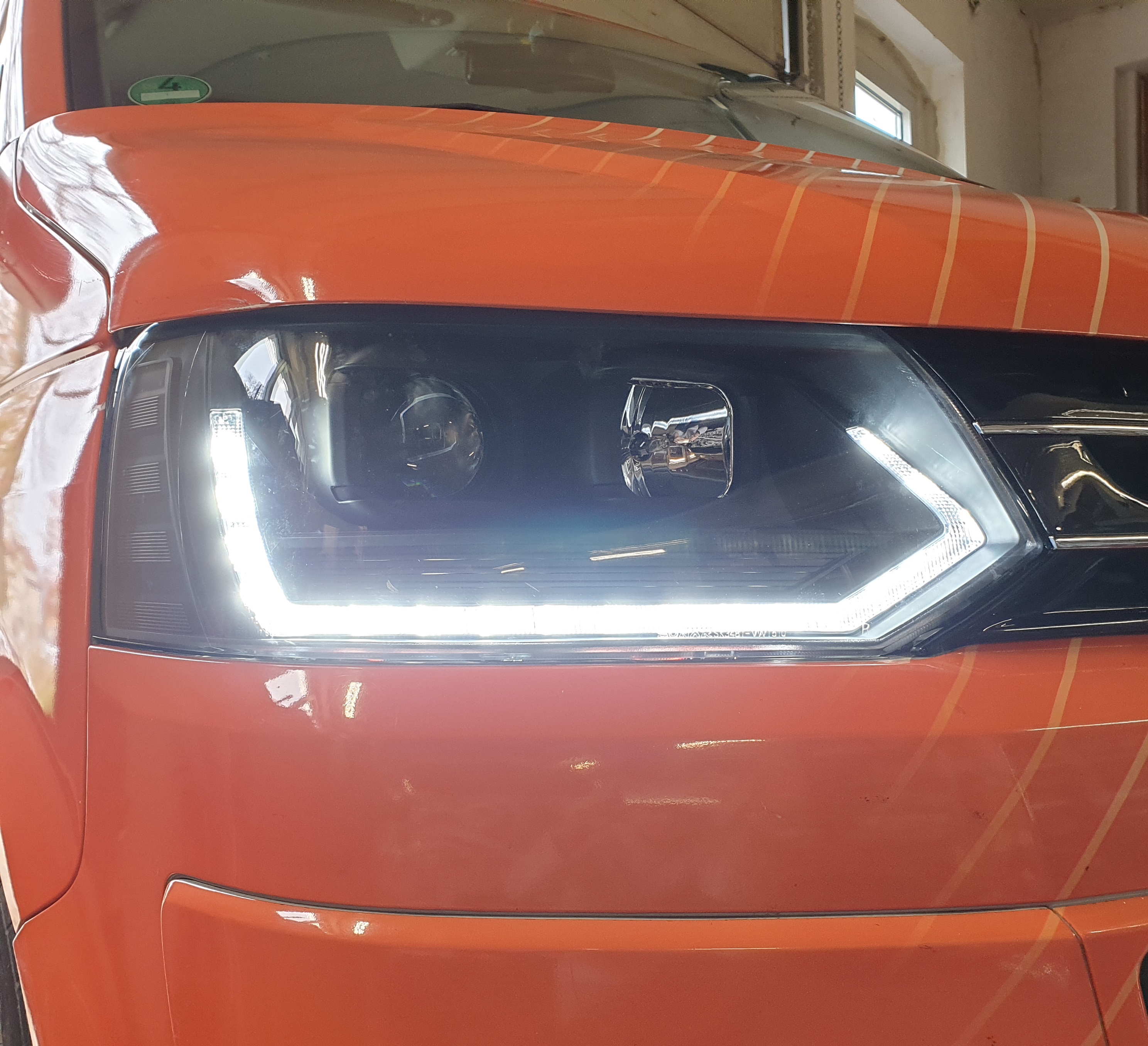 Tagfahrlicht Scheinwerfer dynamischer LED Blinker für VW T5 09-15 Laufblinker V2