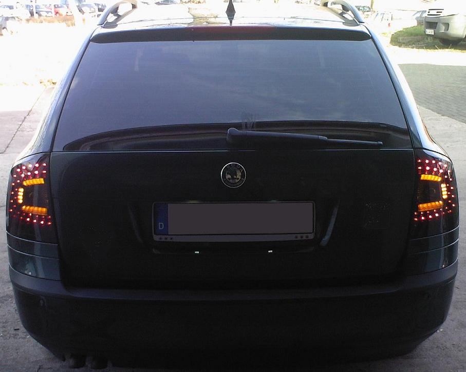 LED Rückleuchten für Skoda Octavia 1Z Kombi 04+ schwarz LAUFBLINKER