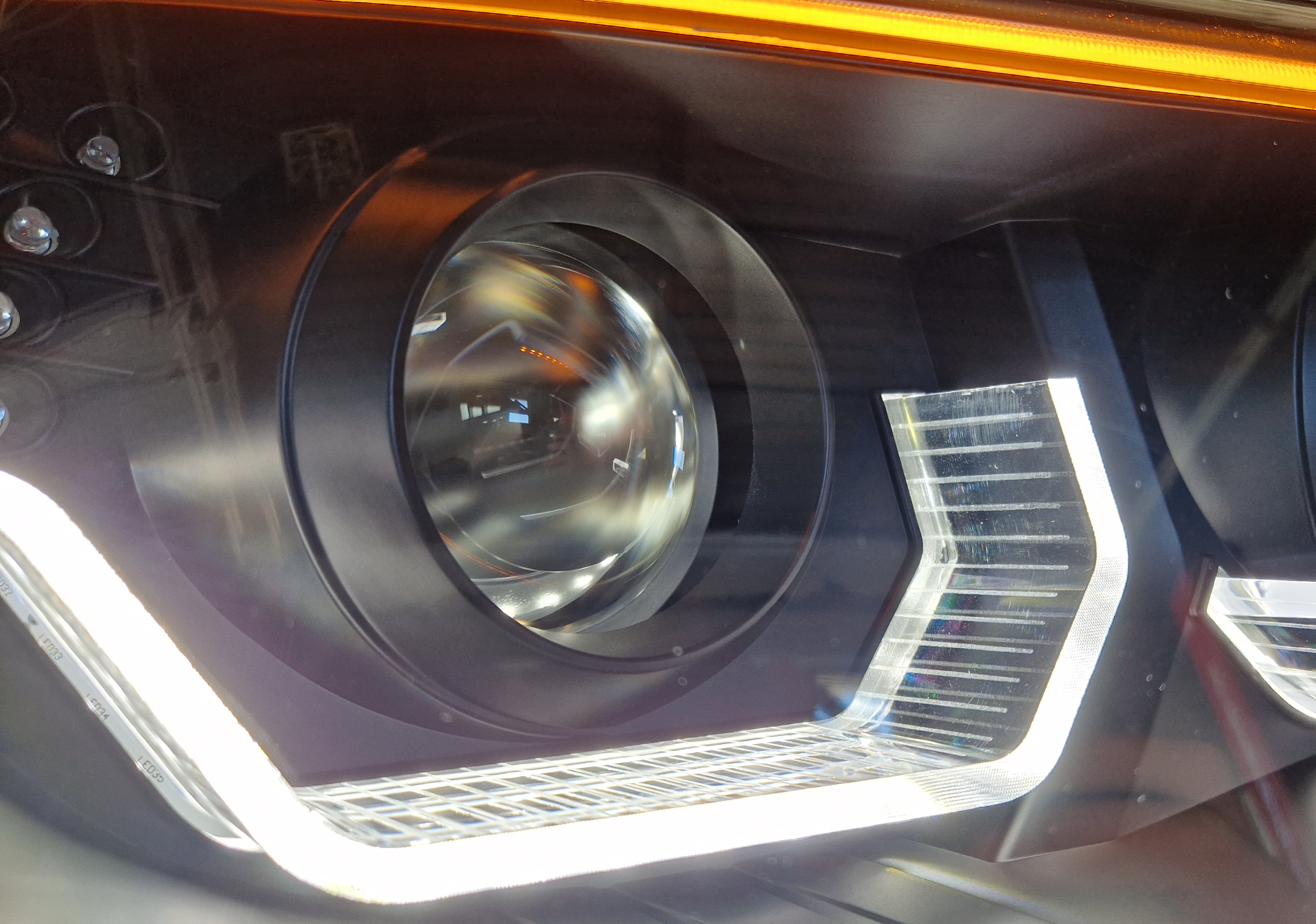Scheinwerfer für BMW E60 E61 03-07 schwarz Led Blinker 3D Angel Eyes RL