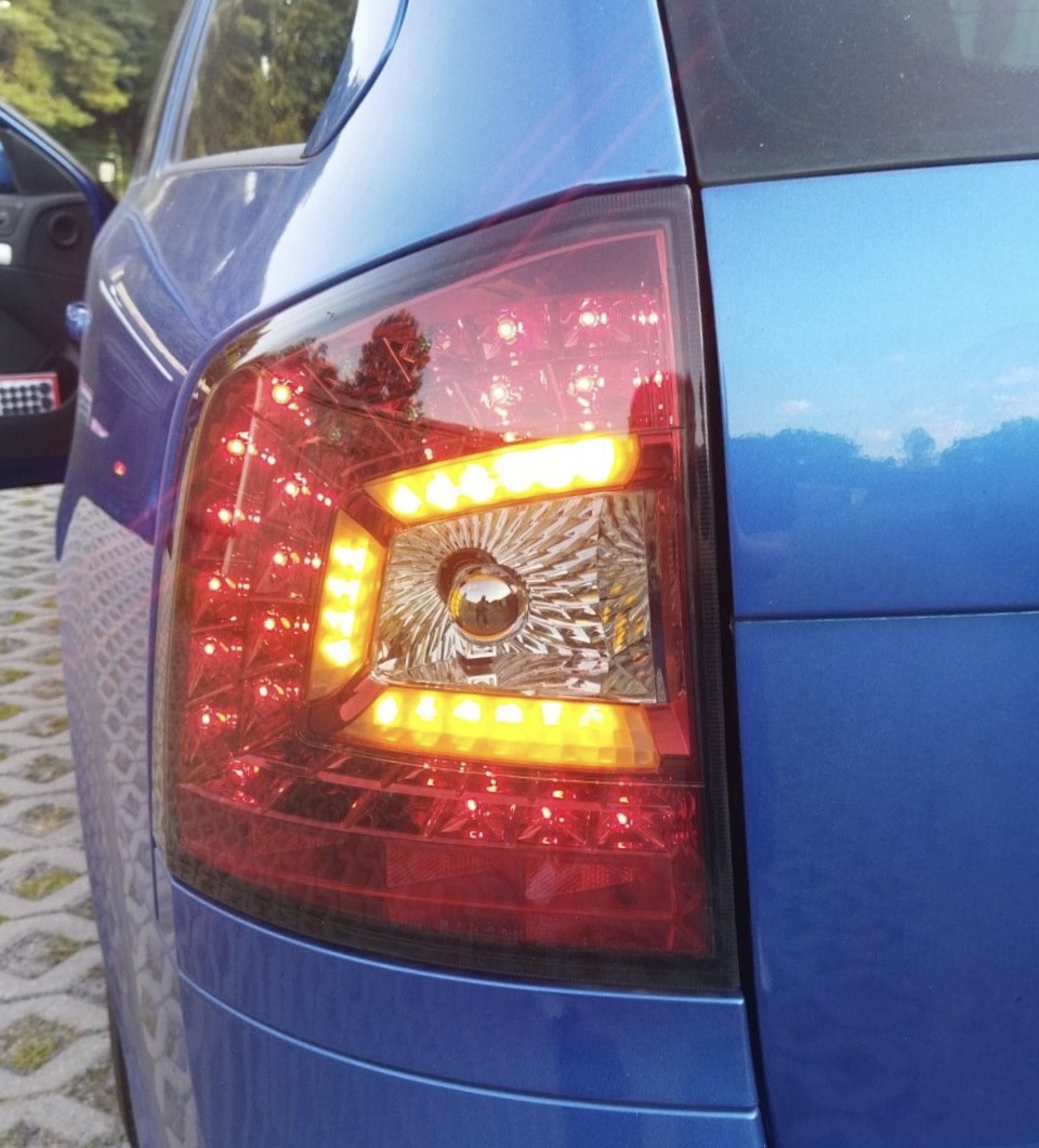 LED Rückleuchten für Skoda Octavia 1Z Kombi 04-13 dunkelrot LAUFBLINKER