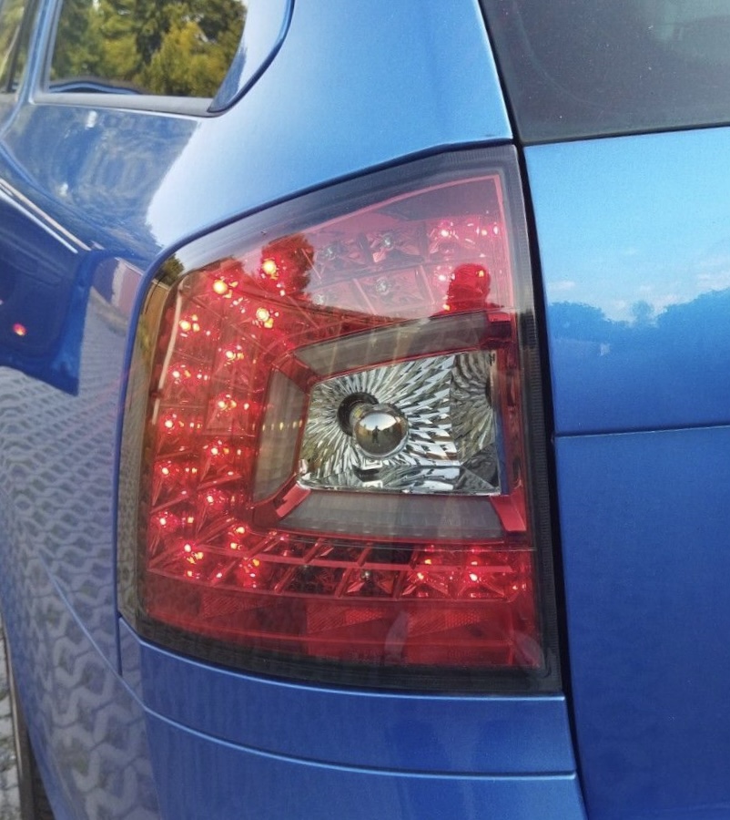 LED Rückleuchten für Skoda Octavia 1Z Kombi 04-13 dunkelrot LAUFBLINKER
