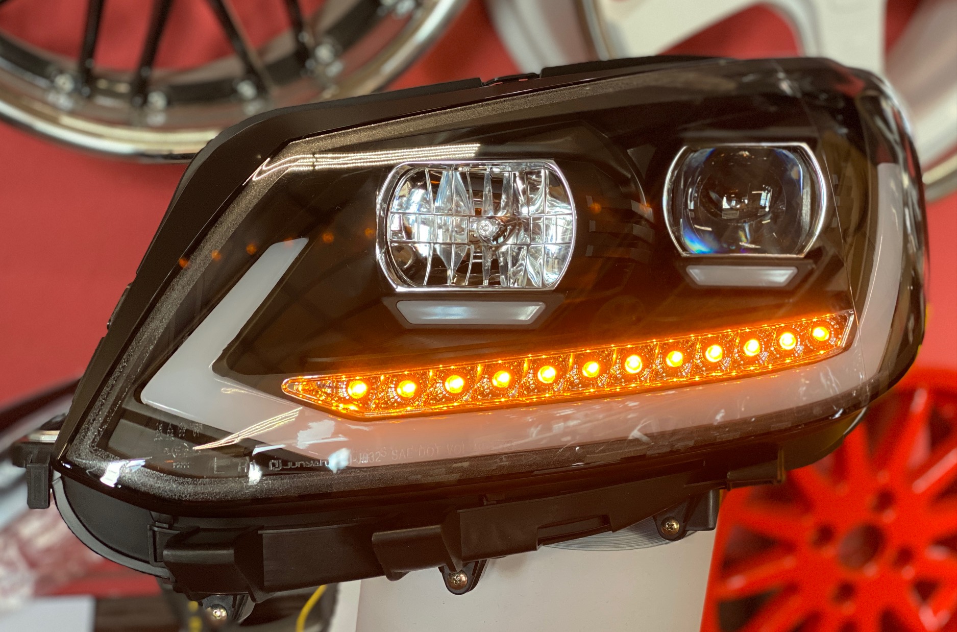 Lightbar Tagfahrlicht Scheinwerfer schwarz für VW Caddy 10-15 dynamischer Blinker