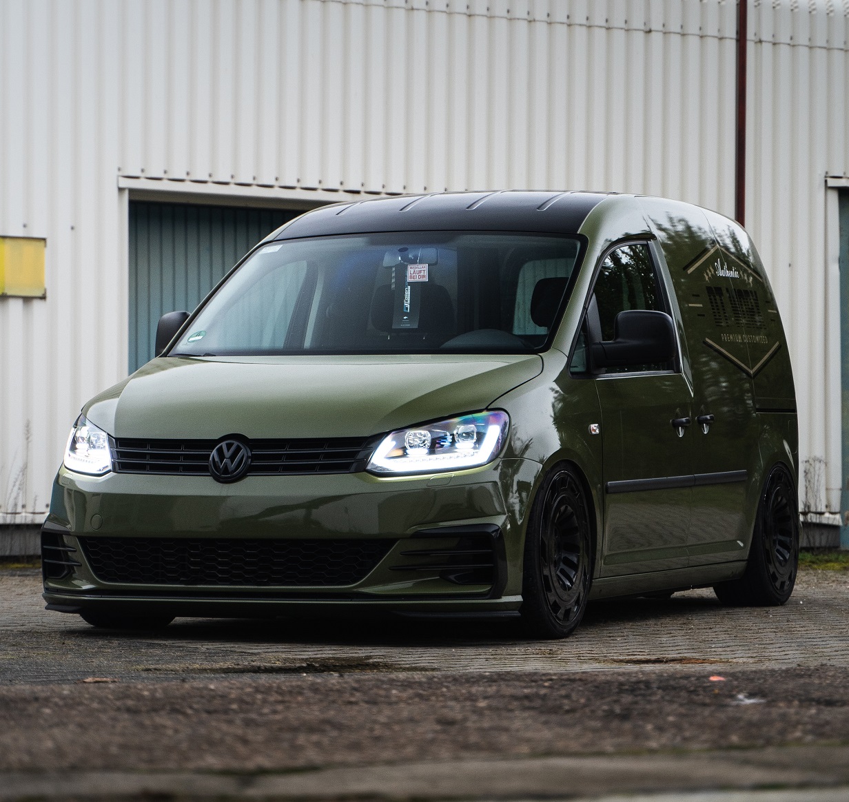 Lightbar Tagfahrlicht Scheinwerfer schwarz für VW Caddy 10-15 dynamischer Blinker