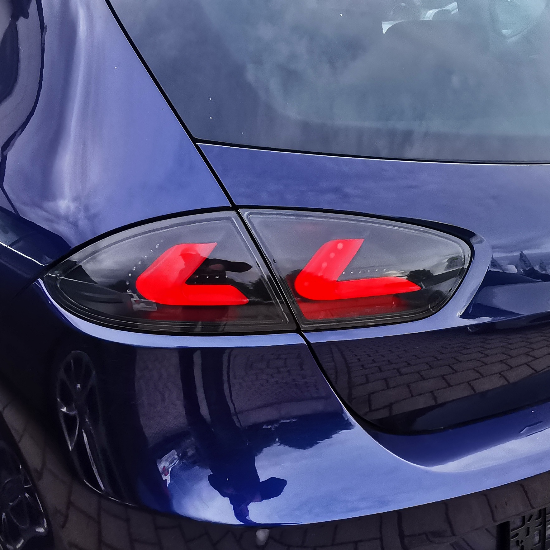 carDNA LED Rückleuchten für Seat Leon 09-12 1P1 black/smoke schwarz