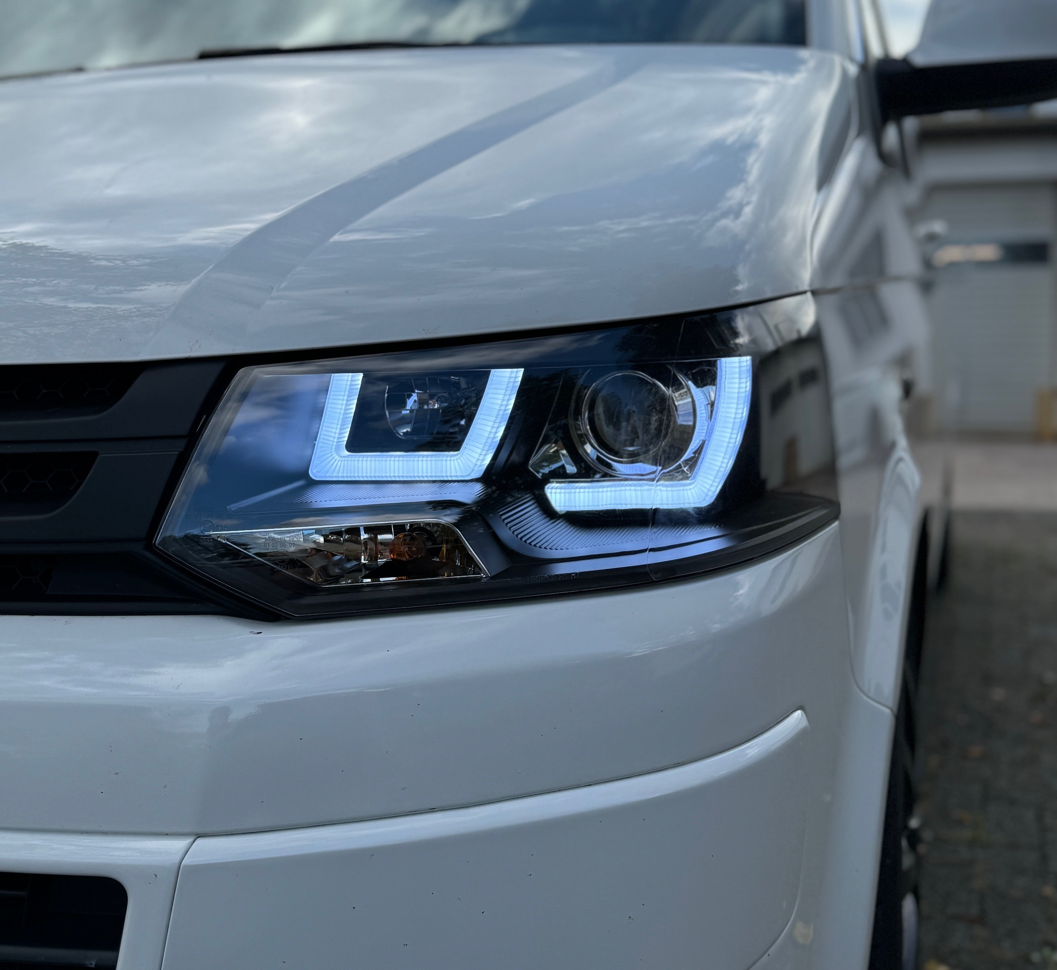 Lightbar Tagfahrlicht Scheinwerfer für VW T5 Bus GP Facelift 09-15