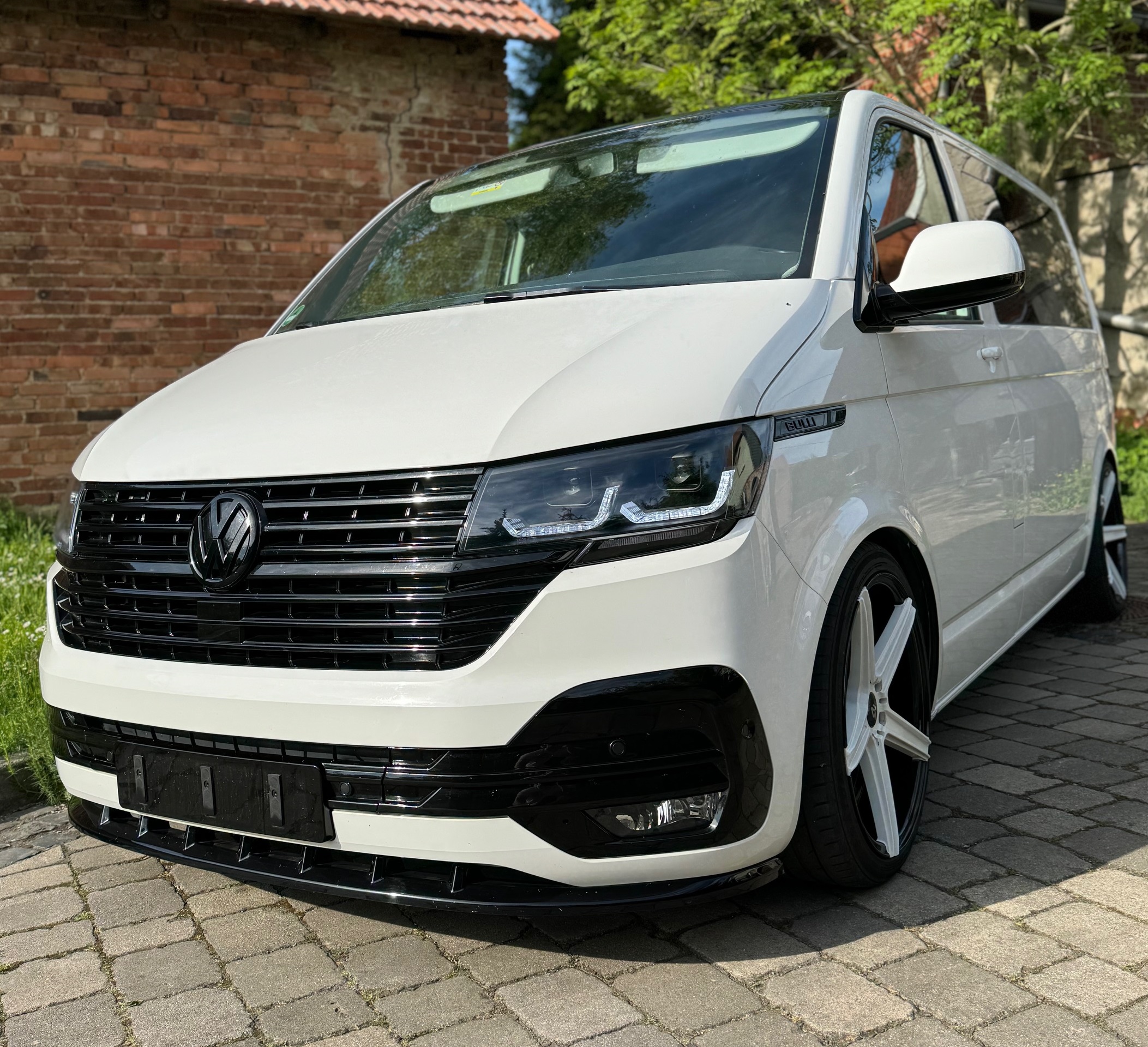 Cuspoiler Frontansatz schwarz glänzend für VW T6.1 Multivan / Caravelle / Transporter ab 2019