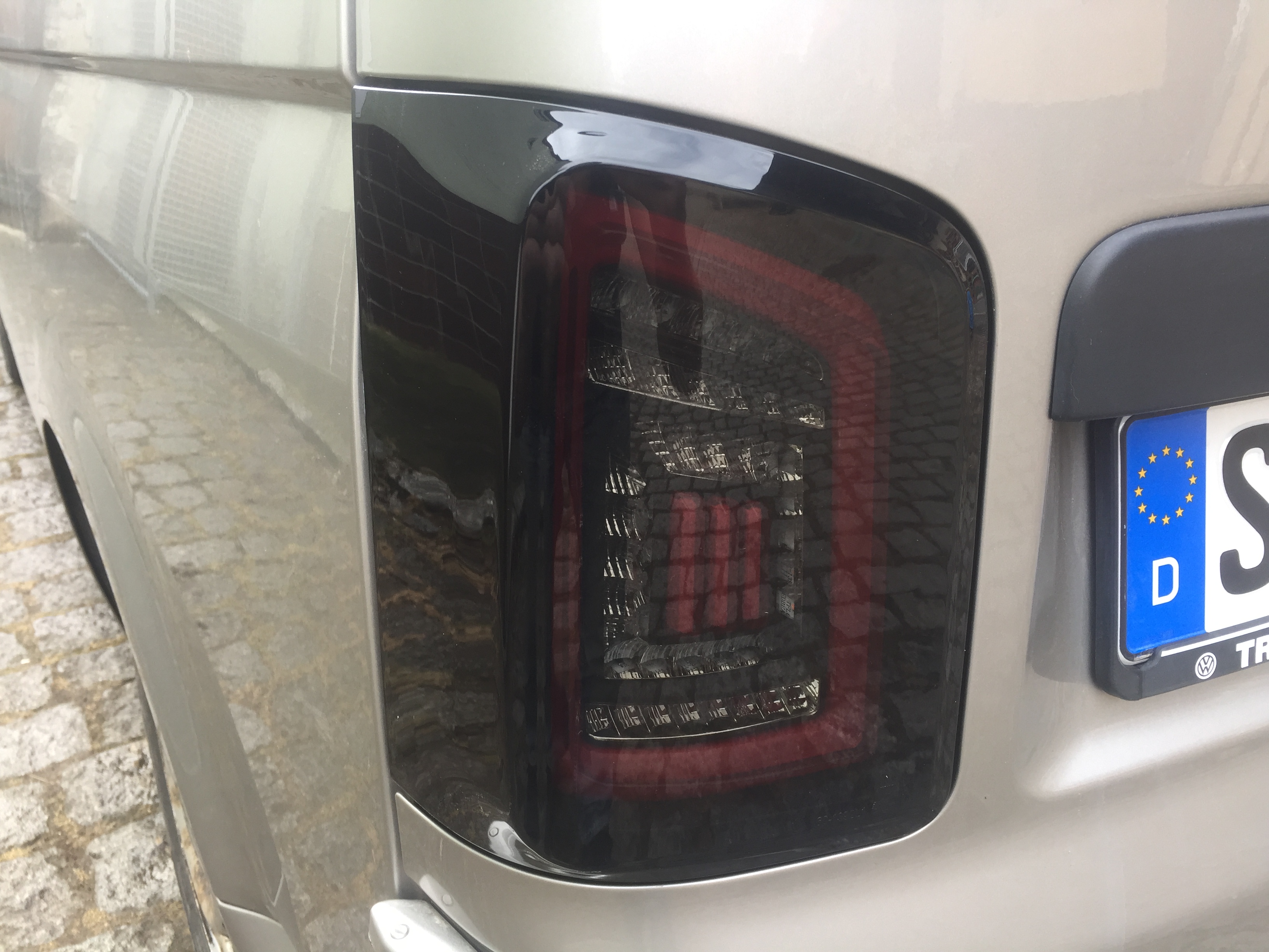 Voll LED Rückleuchten für VW T6.1 2019+ schwarz rot Led-Blinker Flügeltürer